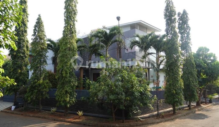 Rarely Available for Sale at a Low Price, 2-Story Luxury House with a Hook Position Inside Kemang Pratama Housing, Bekasi City. 2