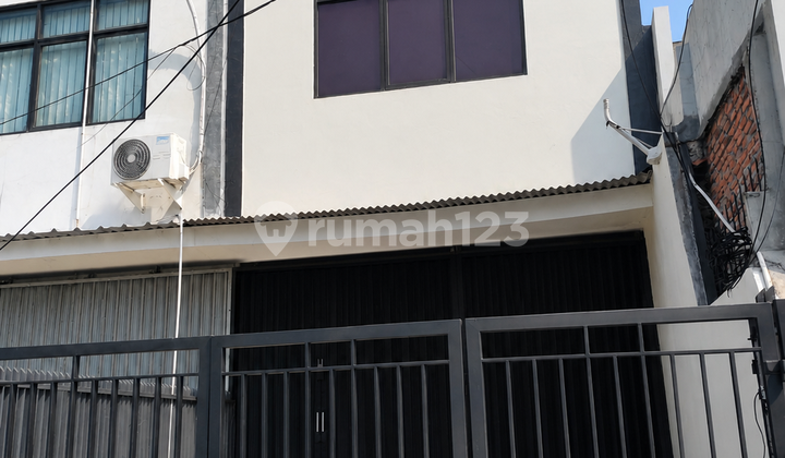 For sale: 2-Storey Shop House, Renovated, Flood-Free, Ready to Use in Klender 1