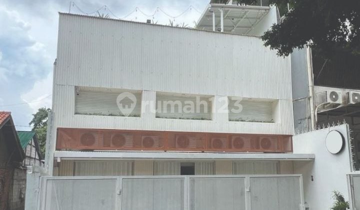 Ready-to-Use Commercial Space for Rent on Ahmad Yani Main Road Ready-to-Use Commercial Space for Rent on Ahmad Yani Main Road