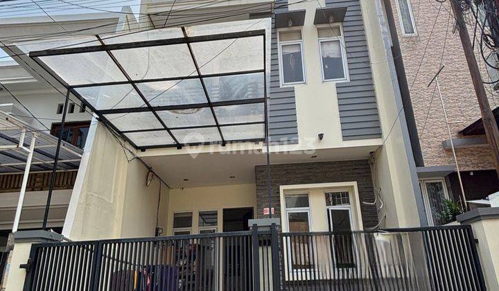 Dijual Rumah Taman Ratu  3 Lantai  Bagus SHM - Sertifikat Hak Milik 1