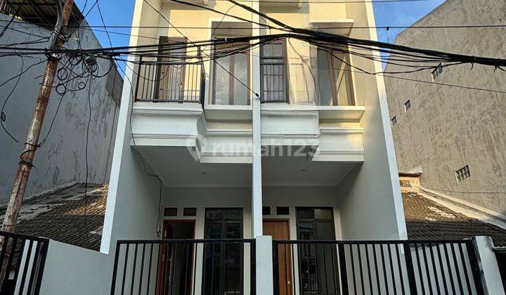 Dijual Rumah Baru Modern 3 Lantai Row Jln Besar Nego 1