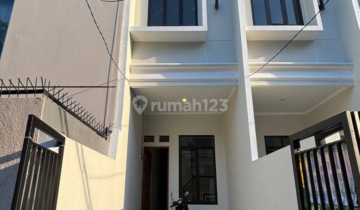 Dijual Rumah Baru Bagus Taman Ratu 3 Lantai Bisa Nego 1