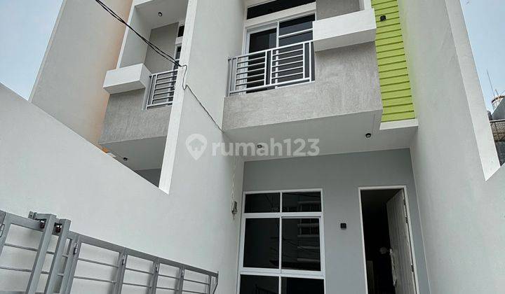 Dijual Rumah Taman Ratu Baru 3 Lantai Row Jalan Besar 1