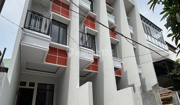 Dijual Rumah Minimalist Taman Ratu 3 Lantai S H M 1