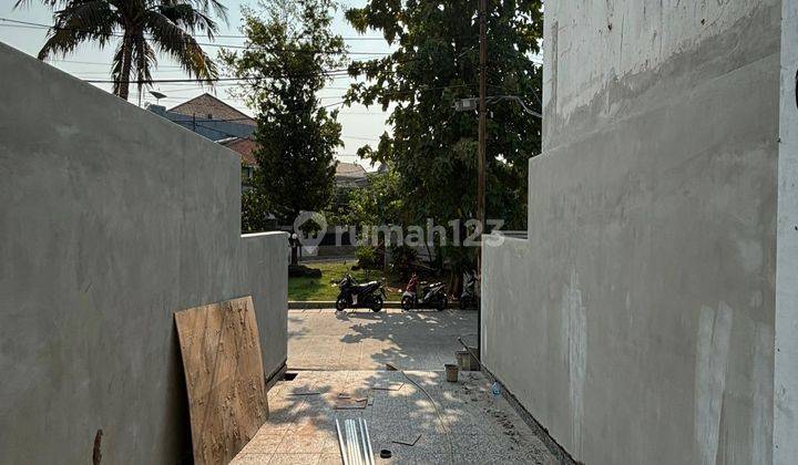 Dijual Rumah Greenville Baru 3 Lantai Depan Taman Nego 2