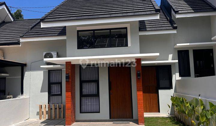Rumah Cantik Modern One Gate System Dekat Jalan Ringroad 1