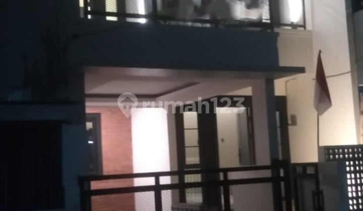 Rumah Full Renovasi di Grahabintaro Jaya Dekat Tol Perigi