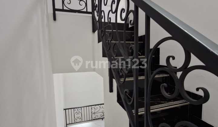 Dijual Rumah Brandnew American Classic Di Joglo Jakbar 