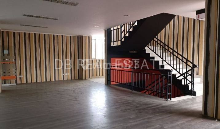 Dijual Cepat di Bawah NJOP Gedung di Kebayoran Lama 1