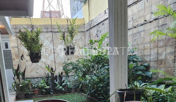 Dijual Rumah Besar di Villa Pejaten Mas 2