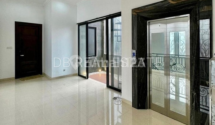 Dijual Rumah Mewah 3 Lt di Menteng Jakarta Pusat