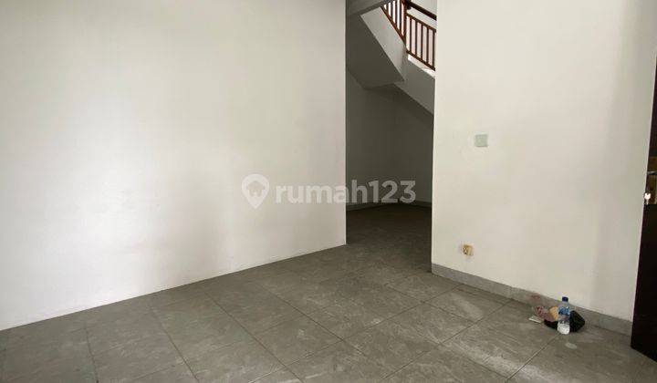 Ruang-usaha Depan Jalan Besar 144.0 m² SHM di Banjar Wijaya 2
