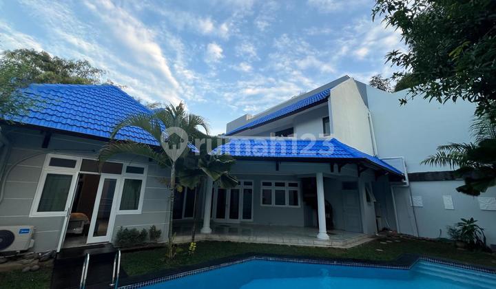 House Suitable for Living in Menteng House Suitable for Living in Menteng