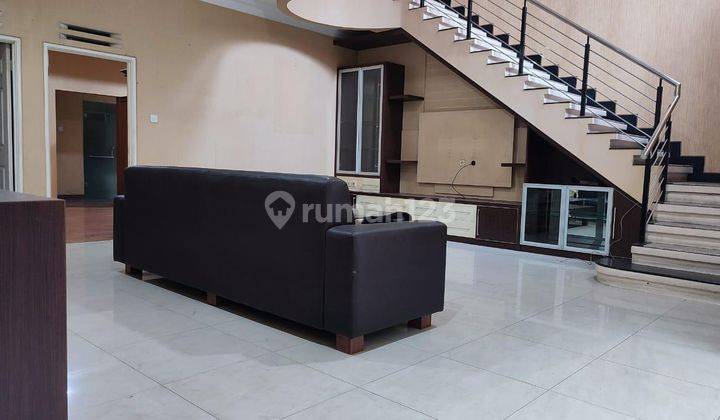 Dijual Rumah Terawat Siap Huni di Singgasana Pradana, Bandung 1