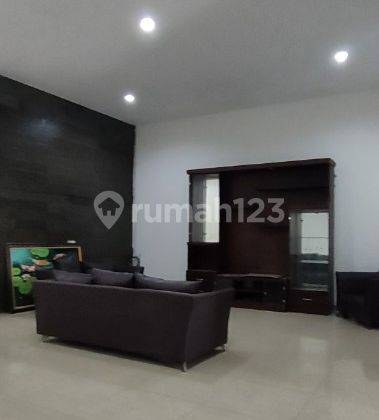 Dijual Cepat Harga Bagus Rumah Singgasana Pradana, Bandung 1