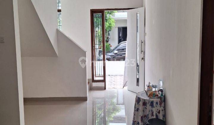 Rumah Asri 2 lt Furnished Bagus di Emerald Bintaro Sektor 9, Pondok Aren 2