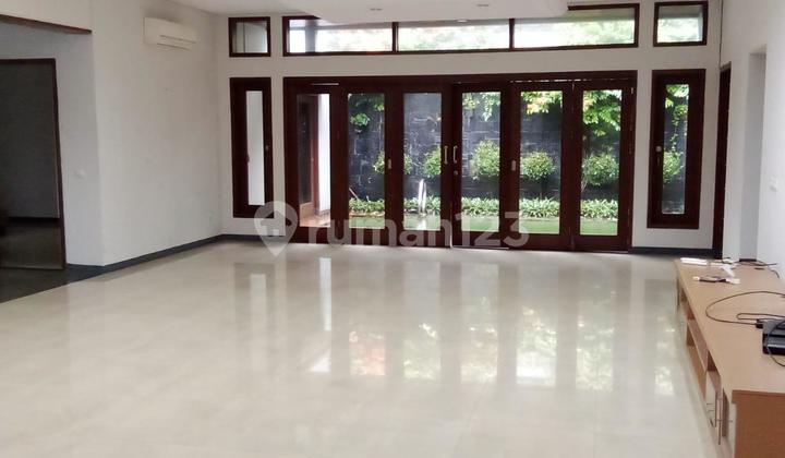 Rumah Kebayoran Baru Luas 375m2 2 LT Desain Modern Include Pool