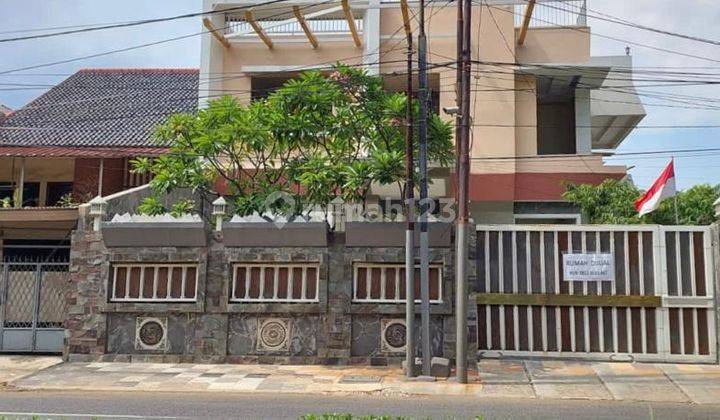 Rumah Pondok Kopi Luas 308m2 3 Lantai Ada Rooftop SHM Bisa Kpr 1