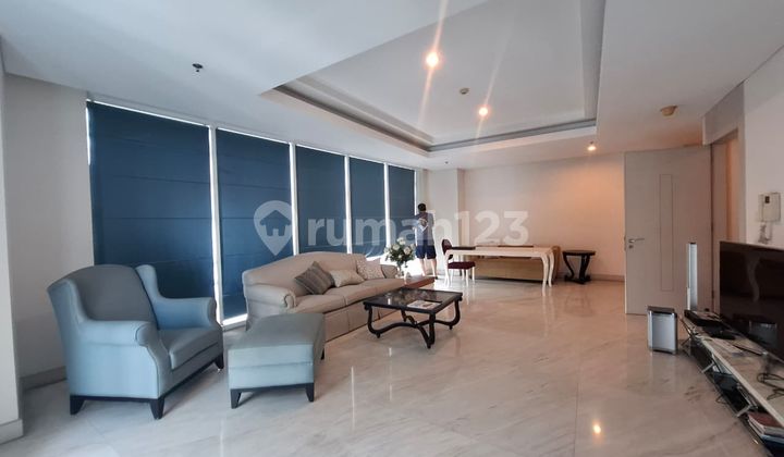 Apartemen Regatta 3+1Br 206M2 Private Lift Sea View Full Furnish Apartemen Regatta 3+1Br 206M2 Private Lift Sea View Full Furnish