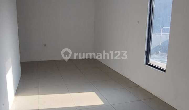 Shop House in Pluit Size 8x25 3.5 Floors Facing Main Road Ready to Use 2