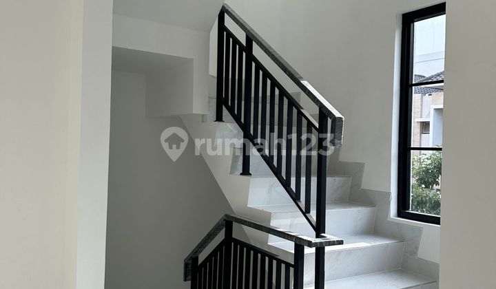 Rumah Golf Island Ukuran 5X15 3 Lantai Brand New Ready Gandeng