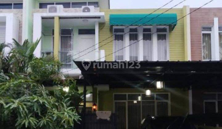 tampak depan dijual rumah 1 lantai di