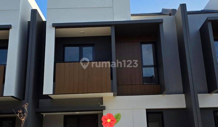 Di Sewa/ Di Jual Rumah Baru di Cluster Regia, Sumarecon Crown Gading - Bekasi 1