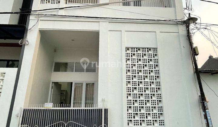 Di Jual Rumah Model Minimalis, 2 Lt, Siap Huni, di Pondok Ungu Permai 1