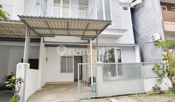 Rumah 2Lt Full Renov di Simpang Darmo Dekat P T C, Lenmarc dan Tol Satelit Surabaya