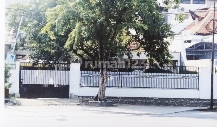 Spacious 494M2 House in Karangmenjangan Surabaya Near Unair Campus & Dr Soetomo Hospital