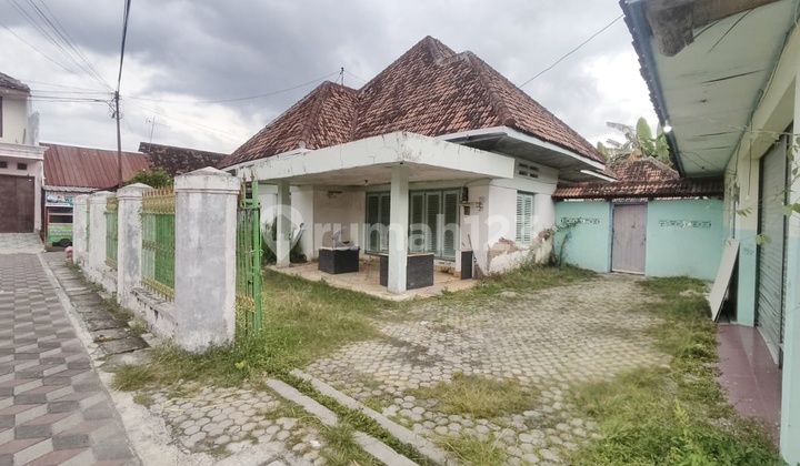 Rumah Posisi Hook Luas 791M di Jl. Anjasmoro Madiun Kota Dekat Alun Alun Cocok untuk Investasi / Usaha 2