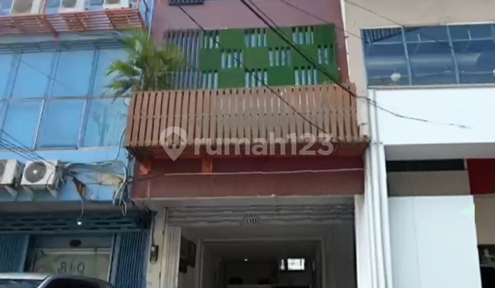 4-Story Ruko Fully Renovated Ready for Business in Manyar Kertoarjo, Surabaya 1
