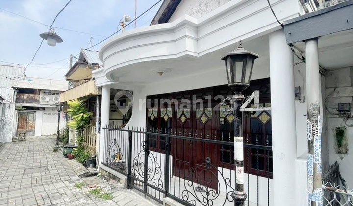 Ready-to-Occupy House on Jl Sawahan Surabaya Near Blauran & B G Junction 2