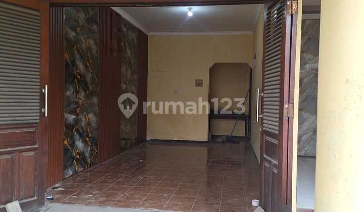 2-story house 200M2 area, sturdy, fully renovated, near Unair & Galaxy Mall Surabaya 2