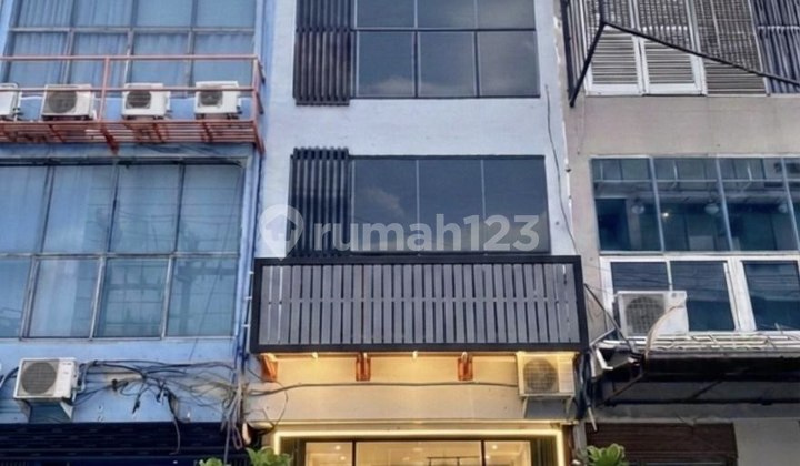 4-Storey Sturdy Ready-to-Use Shop House in Manyar Kertoarjo Near Samsat & Galaxy Mall