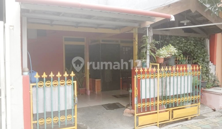 Livable Old House 750 Million Flood-Free in Rungkut Permai Surabaya