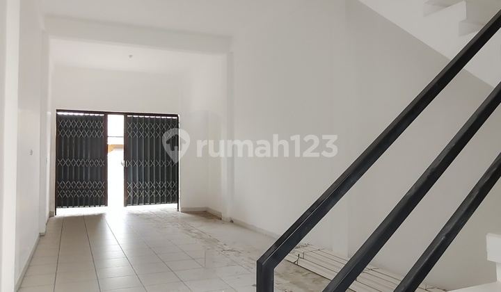 Gress 2-Storey Shop House, Lively Neighborhood, Affordable Rent, Taman Sidoarjo, Near Karangpilang 2