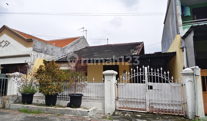 Disewakan / Dijual Rumah Luas 173 M2 di Semolowaru Elok Surabaya Dekat Merr & Kampus Unitomo, Untag, Stikom, Perbanas
