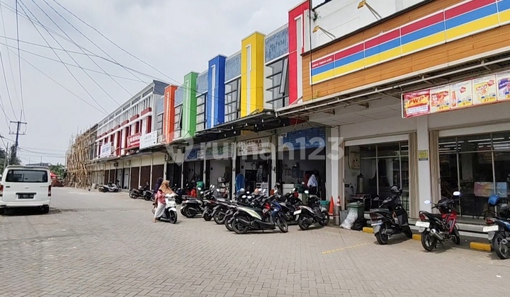 Gress 2-Storey Shop House, Lively Neighborhood, Affordable Rent, Taman Sidoarjo, Near Karangpilang Gress 2-Storey Shop House, Lively Neighborhood, Affordable Rent, Taman Sidoarjo, Near Karangpilang