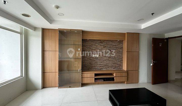 Unit Apartemen Cukup Luas Cocok Untuk Keluarga Atau Mess Karyawan. 5 Kamar Tidur Furnished 2