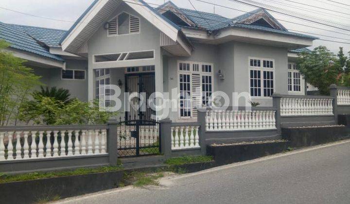 RUMAH CANTIK PINGGIR JALAN 1