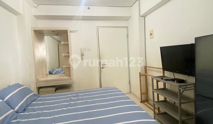 Sewa Apartemen Greenbay Studio Furnished View ke Kolam + 1 AC