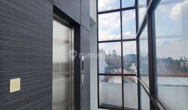 Dijual Rumah Mewah Dengan Akses Lift Di Setra Sari Bandung 1