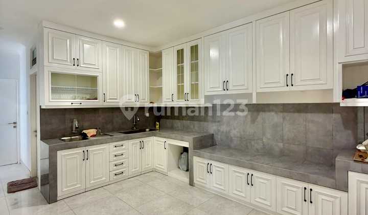 Rumah Kebayoran Baru, Jakarta Selatan SHM