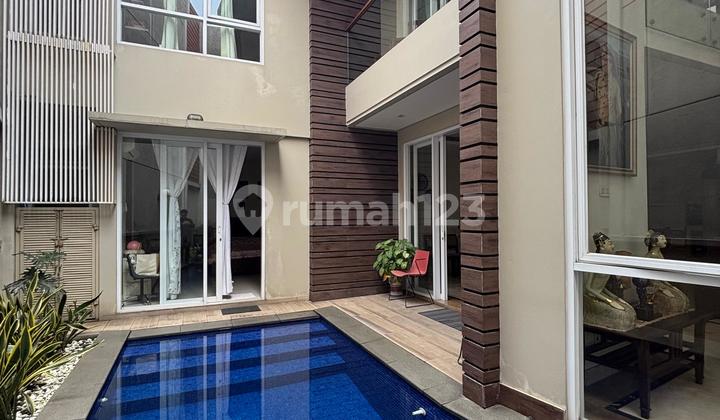Rumah Pondok Indah, Jakarta Selatan SHM ada Kolam Renang