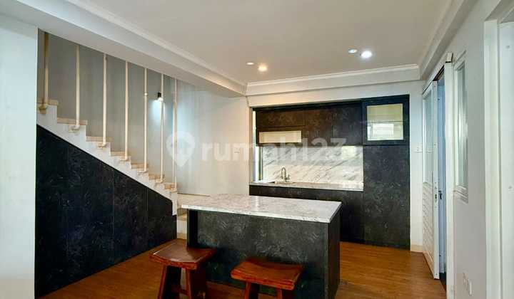 Rumah Pejaten, Jakarta Selatan ada Kolam Renang