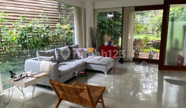 Rumah, 2 Lantai di Pejaten, Jakarta Selatan 3Br Semi Furnished