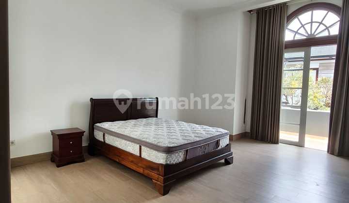 Rumah, 2 Lantai di Bangka, Jakarta Selatan Ada Kolam Renang