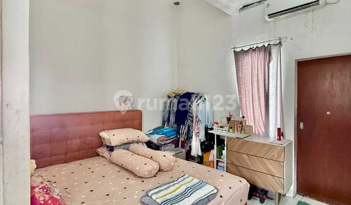 Rumah Dalam Cluster di Cirendeu, Posisi Hook, Row Jalan Besar 2