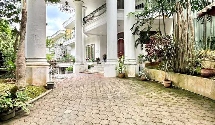 Rumah di Bukit Golf Pondok Indah, Jakarta Selatan Garasi 10 Mobil